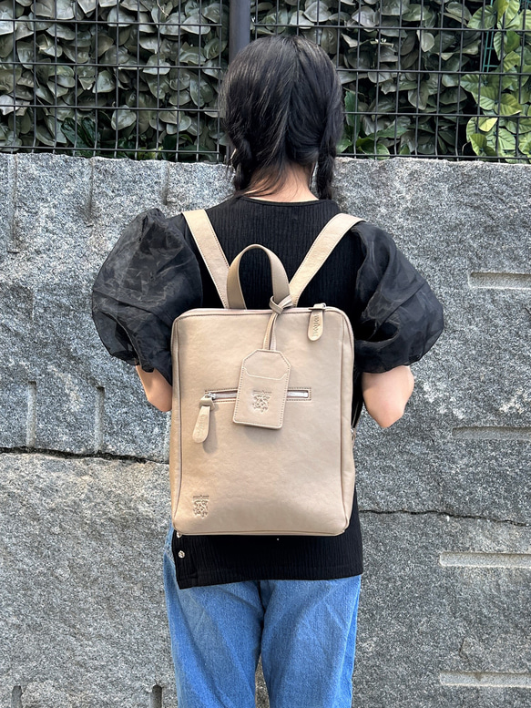 <50%OFFSALE>【カードケース付き コの字デザインジッパーリュックR】レザーリュック（本革）BEIGE 18枚目の画像