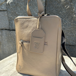 <50%OFFSALE>【カードケース付き コの字デザインジッパーリュックR】レザーリュック（本革）BEIGE 7枚目の画像