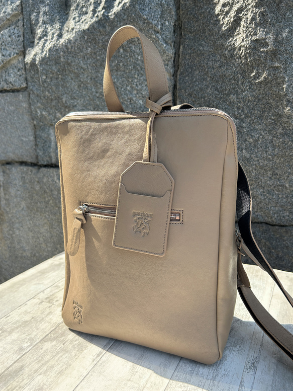 <50%OFFSALE>【カードケース付き コの字デザインジッパーリュックR】レザーリュック（本革）BEIGE 7枚目の画像