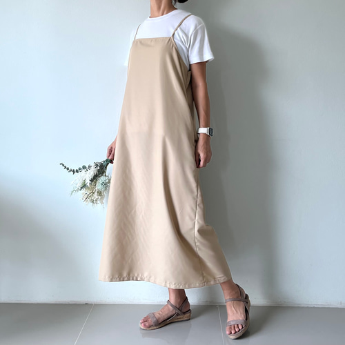 一枚で綺麗なペンシルキャミソールワンピース ベージュ色 リボン 