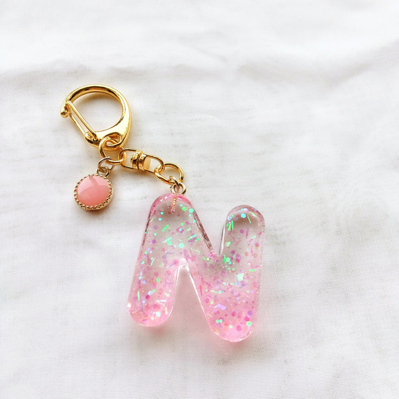 イニシャル「N」キーホルダー ピンクソーダ キーホルダー 5f.m