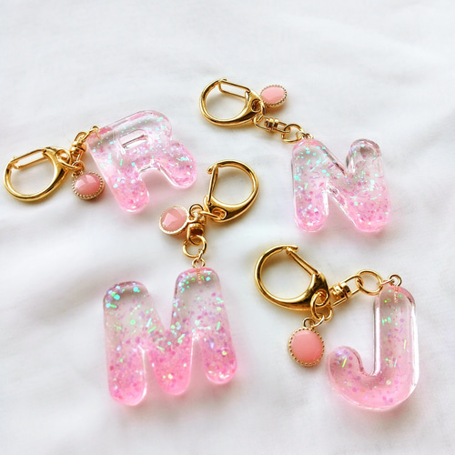 イニシャル「N」キーホルダー ピンクソーダ キーホルダー 5f.m 通販