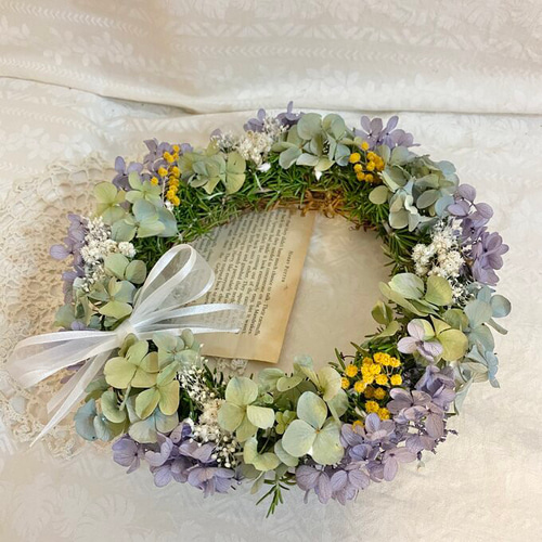 少し大きめ アジサイとローズマリーのリース（英字新聞を添えて  