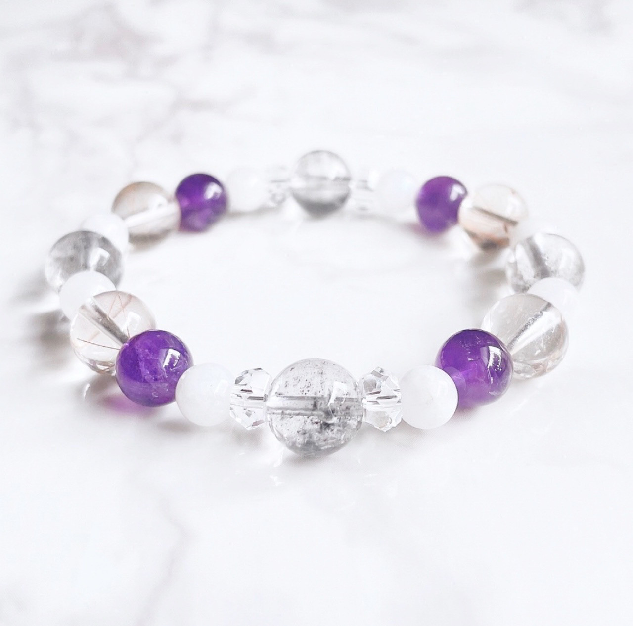 ✦瞑想時に◎内面・外面をサポートする ブルーガーデンクォーツ・アメジスト。ムーンストーン天然石 ブレスレット No579