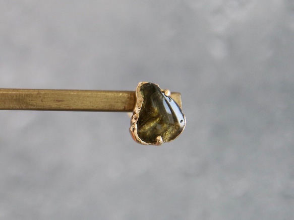 ☆モルダバイトピアス-C- /片耳ピアス 18金 一点物 ピアス（スタッド