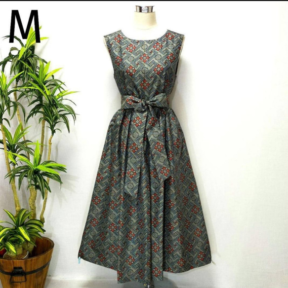134 着物リメイク 正絹 本場大島紬 幾何学花文 ワンピース コートリボン付 アンティーク大島紬 着物リメイク ワンピース 2WAY Aライン 幾何