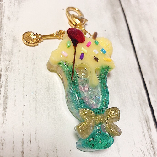 cafeクリームソーダ◇シャカシャカキーホルダー フェイクスイーツ