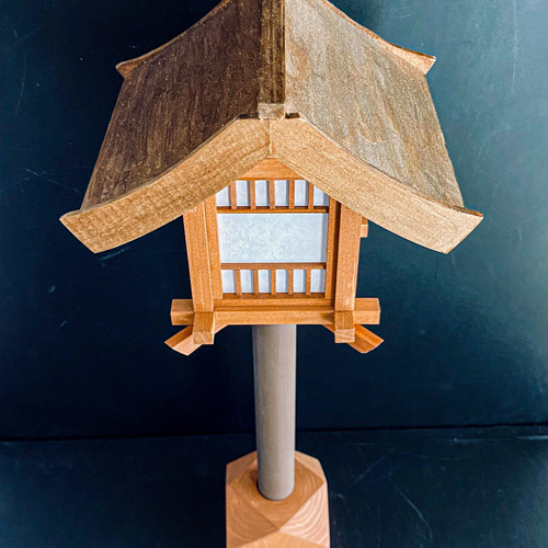 木灯籠(もくとうろう) おしゃれな炎揺らぐLEDライト 小さめサイズ