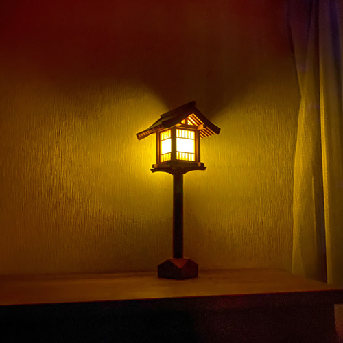 木灯籠(もくとうろう) おしゃれな炎揺らぐLEDライト 小さめサイズ