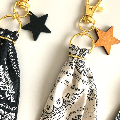 人気❤︎再販②】ペイズリー バンダナ タッセル スター ウッドチャーム