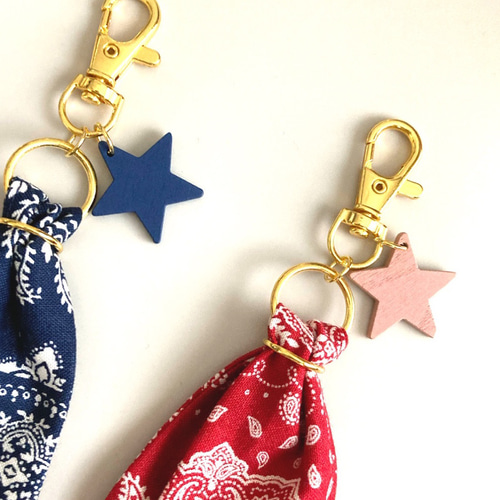 人気❤︎再販②】ペイズリー バンダナ タッセル スター ウッドチャーム