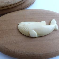 ナンタケットバスケット用　マッコウ鯨歯のオーナメント「ナガスクジラ」 6枚目の画像