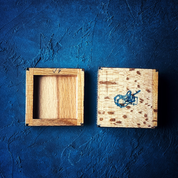 ペルシャの象嵌細工（寄木細工） 小箱　正方形 M （7cm）【ハータムカーリー120】 7枚目の画像