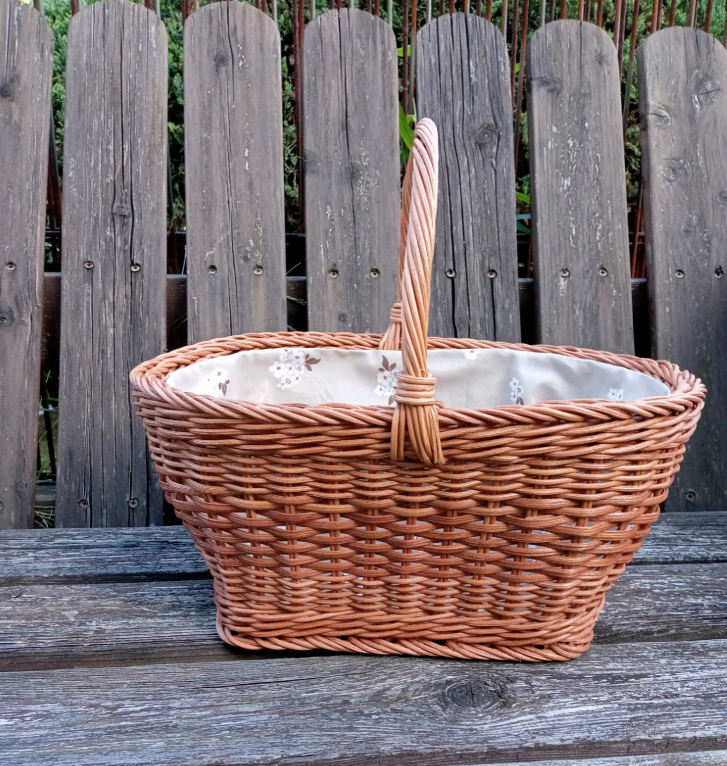 小花柄の籘かご