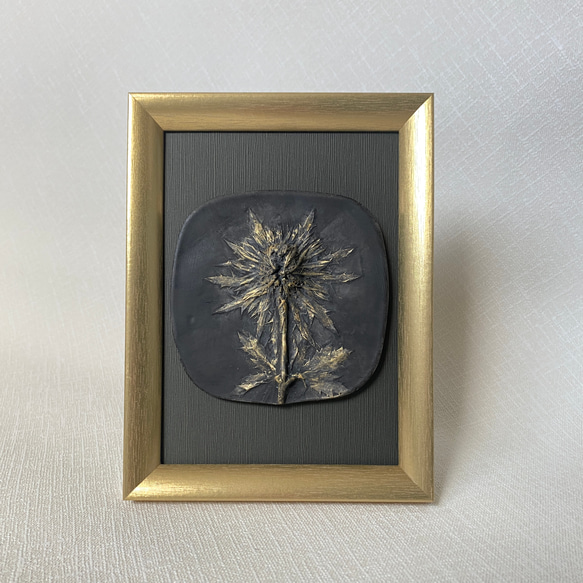 黒いエリンジュウムの花額 4枚目の画像