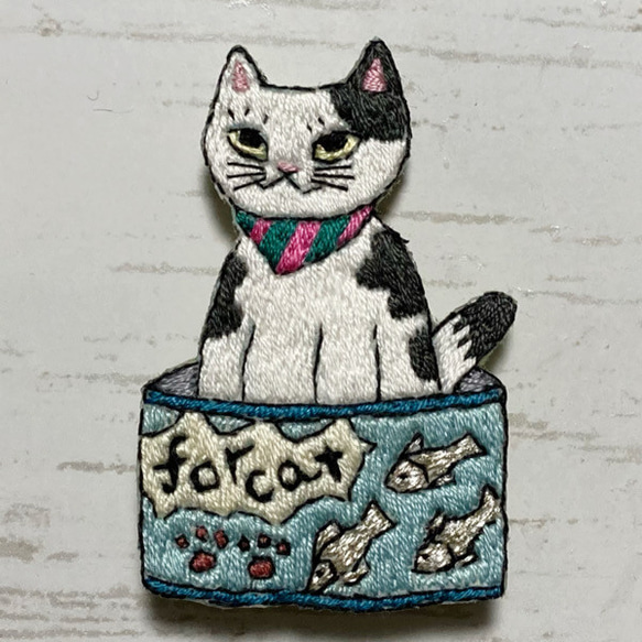 手刺繍オリジナルブローチ＊ねこ缶 1枚目の画像