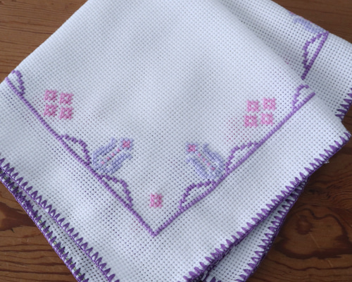 フランスの手仕事/紫のお花や幾何学模様の手刺繍 レトロな小さめ