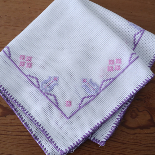 フランスの手仕事/紫のお花や幾何学模様の手刺繍 レトロな小さめ
