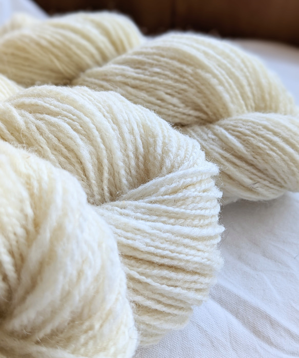 サンカク　55g　岩手県産羊　手紡ぎ毛糸 2枚目の画像