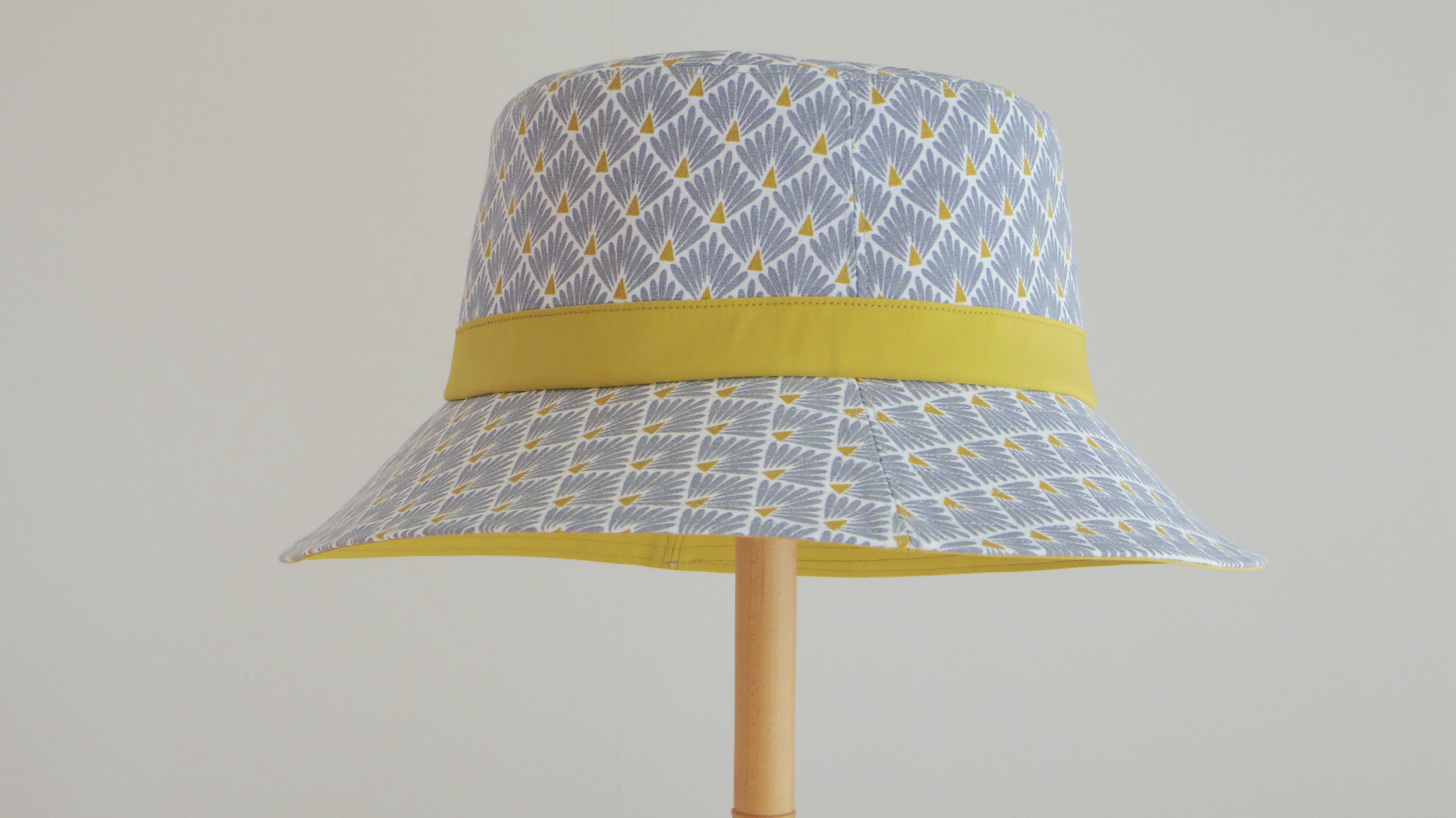バケットハット　リネン　グレー×マスタードイエロー柄