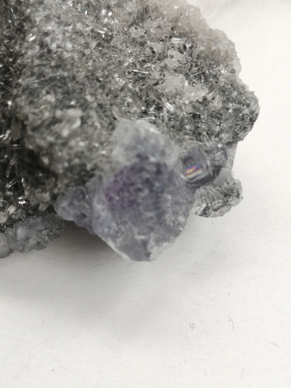 【送料無料】フローライト結晶付き原石 1枚目の画像