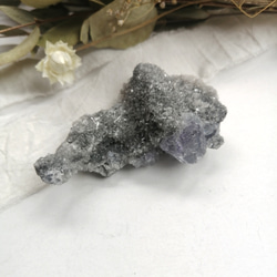 【送料無料】フローライト結晶付き原石 2枚目の画像