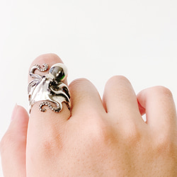 宝石まなこの蛸の指輪（シルバー925×アメジスト） 5枚目の画像