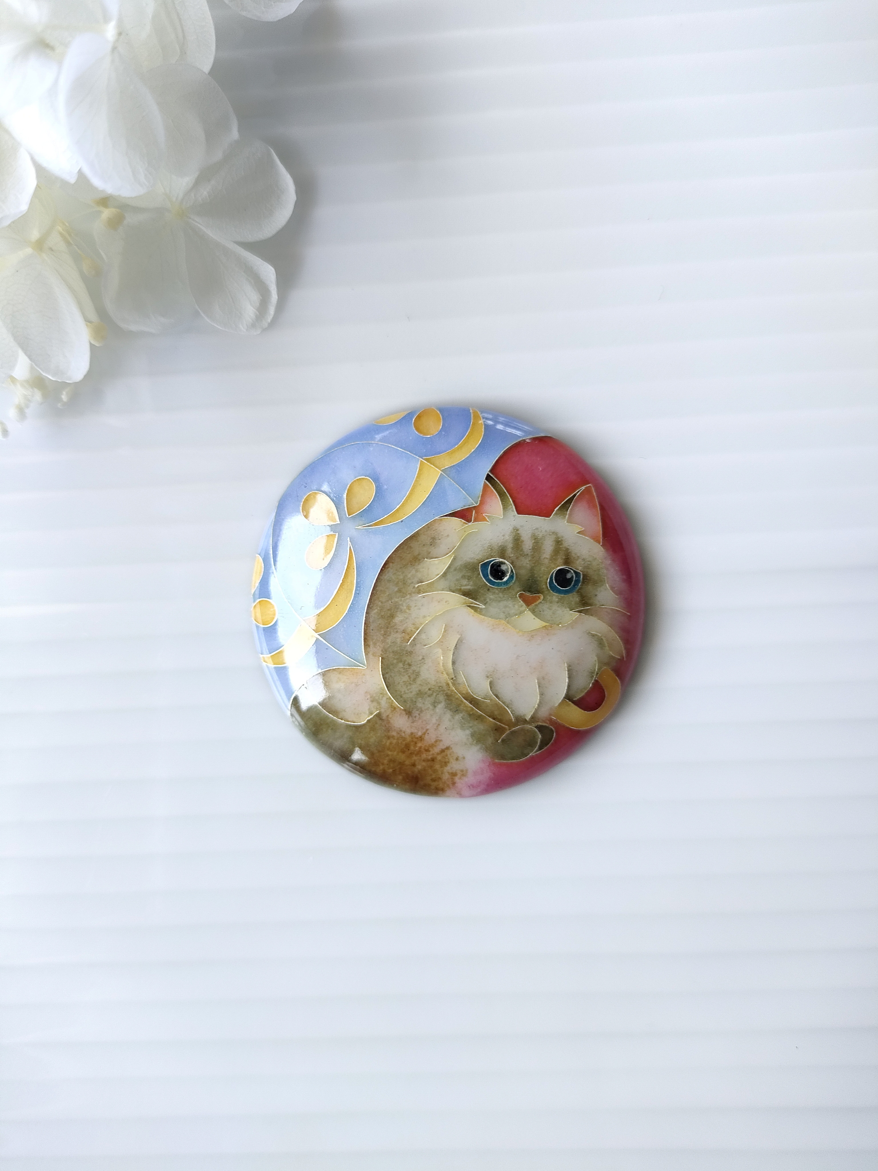 七宝焼き・傘に入る猫　☆ふわふわな猫 ②