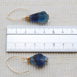 原石螢石欖尖形鉤形耳環藍綠色 2 號 14kgf 第8張的照片