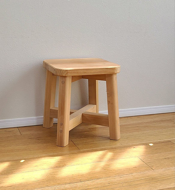 椅子や花台にもなるスツール　シンプル　素朴　ナチュラル　小さい　椅子　自然素材 8枚目の画像