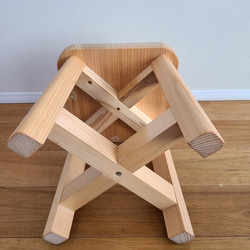 椅子や花台にもなるスツール　シンプル　素朴　ナチュラル　小さい　椅子　自然素材 12枚目の画像