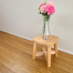 椅子や花台にもなるスツール　シンプル　素朴　ナチュラル　小さい　椅子　自然素材 7枚目の画像
