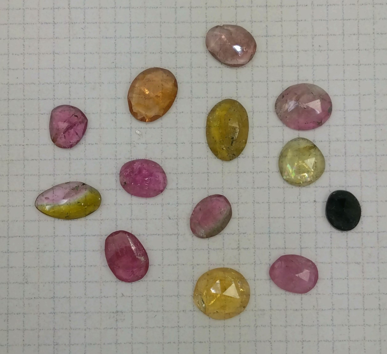 ミックスカラートルマリン　ファンシーローズカット　天然石　13個セット