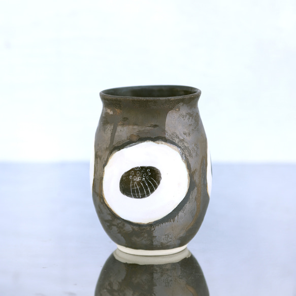 青銅釉白山茶花瓶 第4張的照片