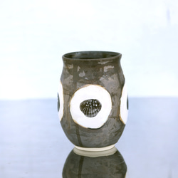 青銅釉白山茶花瓶 第3張的照片