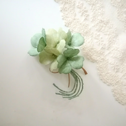 染め布花☆四つ葉と三つ葉のコサージュ 1枚目の画像