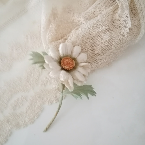 染め布花＊アンティークなマーガレットのコサージュ コサージュ ｱﾄﾘｴ