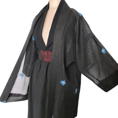 【ヴィンテージ】古着 羽織り 着物カーディガン モード 和柄 黒 赤 金 レトロ 13169】 古着 ヴィンテージ 着物羽織 黒羽織 ピンク 白 レトロ