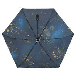 晴雨兼用、雨の中でも星空の世界を楽しめる、天体総柄（ゴールド） 折りたたみ傘・日傘（外側プリント） 6枚目の画像