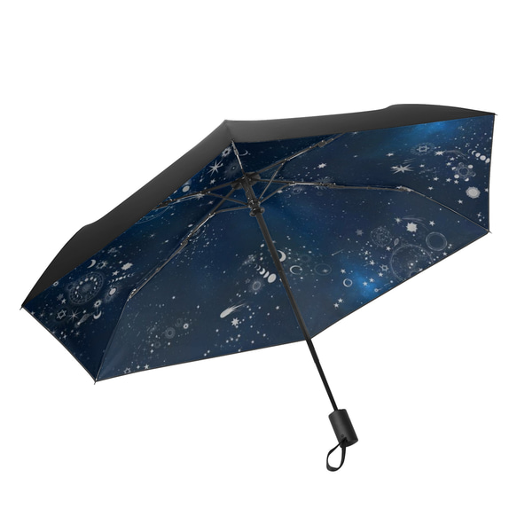 晴雨兼用、雨の中でも星空の世界を楽しめる、天体総柄（シルバー） 折りたたみ傘・日傘（内側プリント・外側ブラック） 4枚目の画像