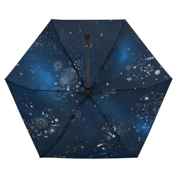 晴雨兼用、雨の中でも星空の世界を楽しめる、天体総柄（シルバー） 折りたたみ傘・日傘（内側プリント・外側ブラック） 5枚目の画像