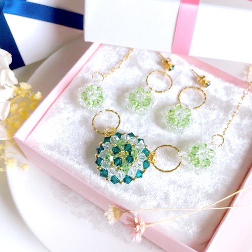 20％オフ】スワロフスキービーズ ラウンドモチーフ ネックレス＆ピアス