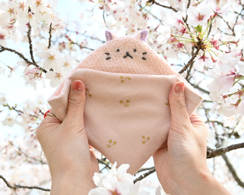 名入れ可♪白猫ちゃん大判タオルハンカチ ピンクねこちゃん