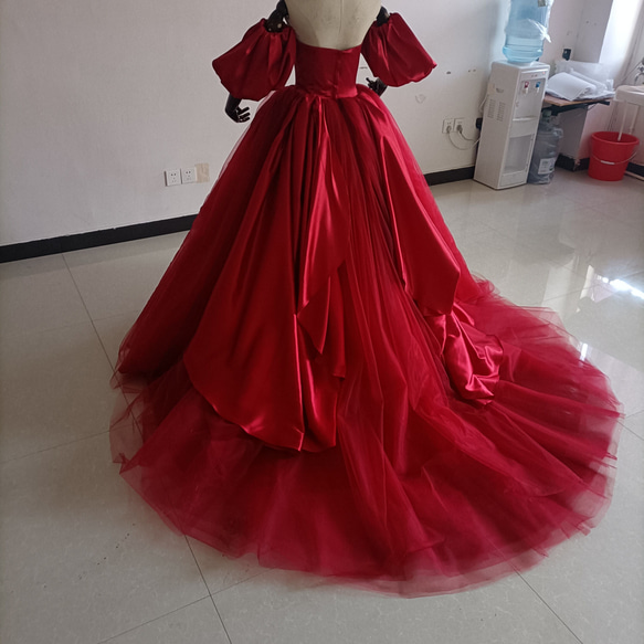 送料無料！カラードレス 赤 パフスリーブ ラッフルフリル 柔らかく重ねたチュールスカート 披露宴/結婚式 4枚目の画像