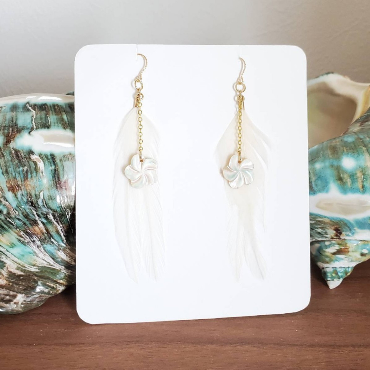 プルメリアフックピアス 【夜光貝×フェザー】#03