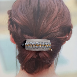 ブルー シンプルフラワー インド刺繍リボン アーチ型バナナクリップ