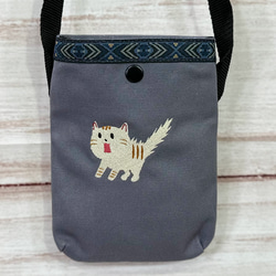 【送料無料】【現品限り】驚き猫の刺繍 スマホサイズミニショルダーバッグ＜グレー＞ 2枚目の画像