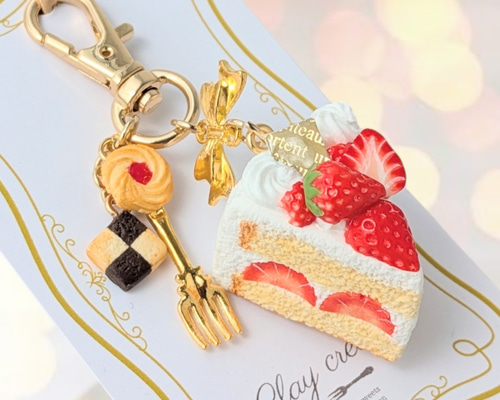 ♡フェイクスイーツキーホルダー＆チャーム♡ピンクショートケーキとティーポット♡ 苺たっぷり贅沢ショートケーキとボンボンショコラのキーホルダー