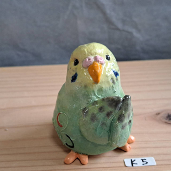 お着替え小鳥　セキセイインコ　インコ　小鳥　インテリア　陶器小鳥　一輪挿し　置物　Ｋ5- H658 1枚目の画像