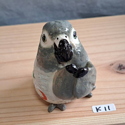 お着替え小鳥　ヨウム　小鳥　インテリア　陶器小鳥　一輪挿し　置物　Ｋ11- H664 2枚目の画像